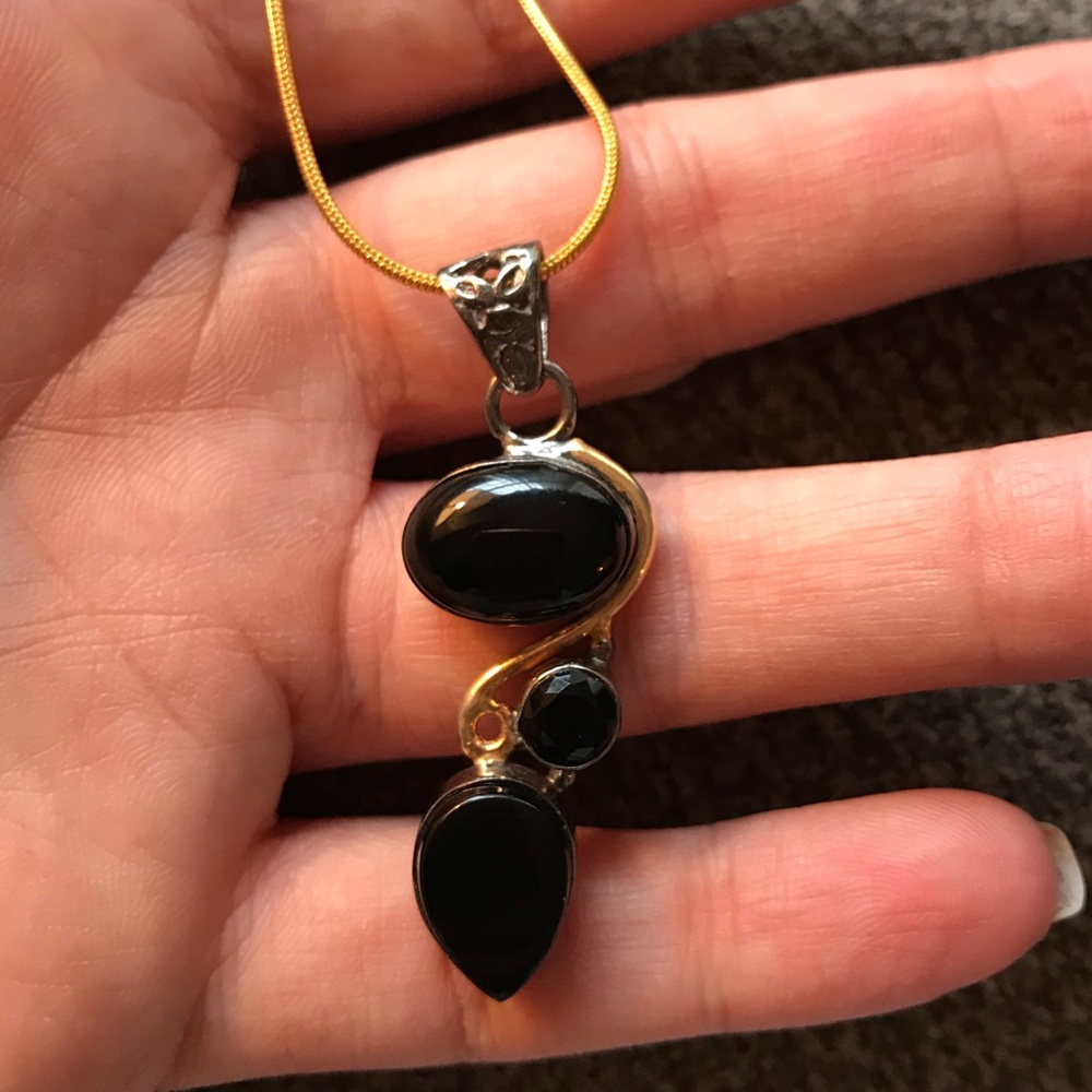 Cute Black onyx Rhodium Necklace w GF yellow chain - Picture 4 of 8